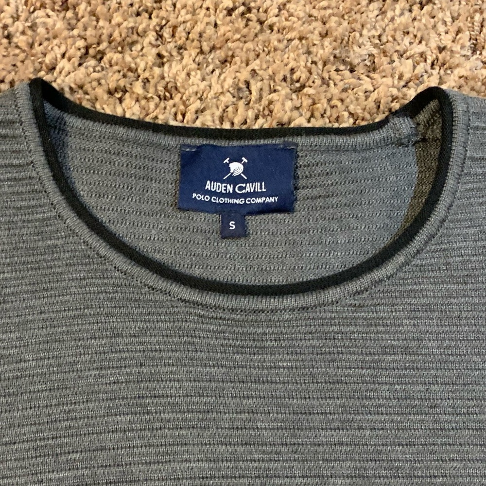 Auden Cavill sweater great condition size small